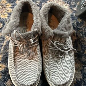 Hey Dude Gray Fur-Lined Shoes boots used size 10 Sherpa fur good condition